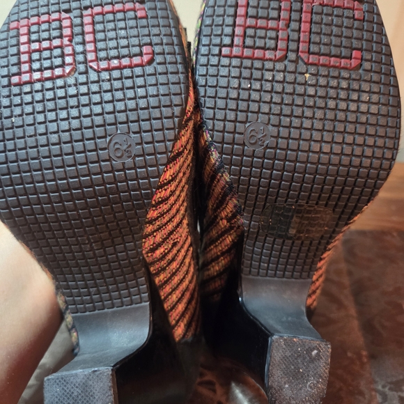 BC Footwear Black Heels with Multicolor Detail - Picture 5 of 6